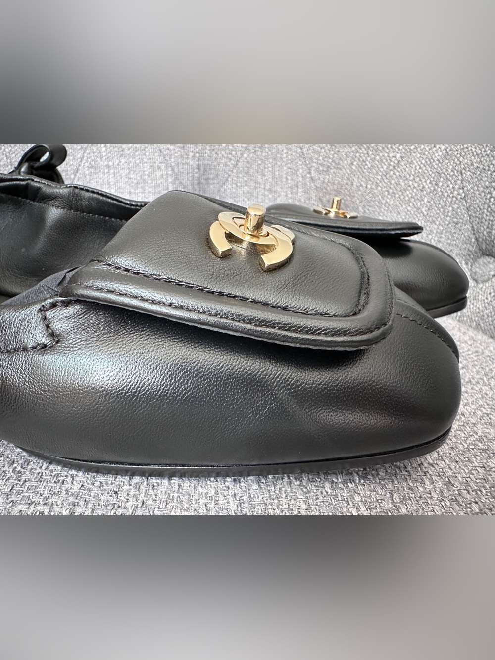 CHANEL BLAZY BLACK SQUARE TOE LEATHER CRUNCHY FLATS GOLD TURN LOCK CC LOGO 38C - Picture 5 of 14
